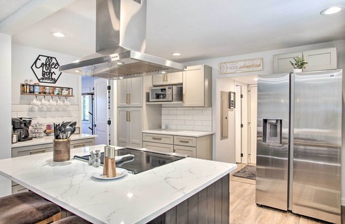 Hauser House | Renovated Hauser Lake Retreat: Walk to Beach!