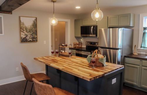 Romney Apartment | Renovated Historic 1870 Home 2 BR Suite on 1st Floor Full Amenities Firepit Deck