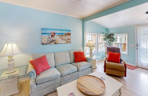 St. James Cottage | Renovated historic charmer close to the water with W/D & central AC