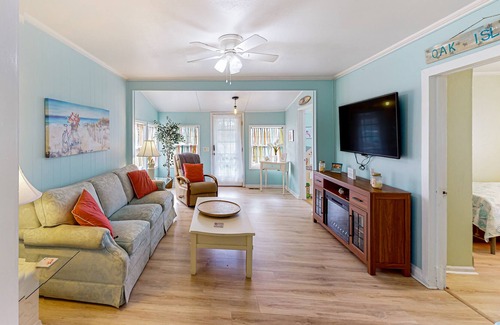 St. James Cottage | Renovated historic charmer close to the water with W/D & central AC