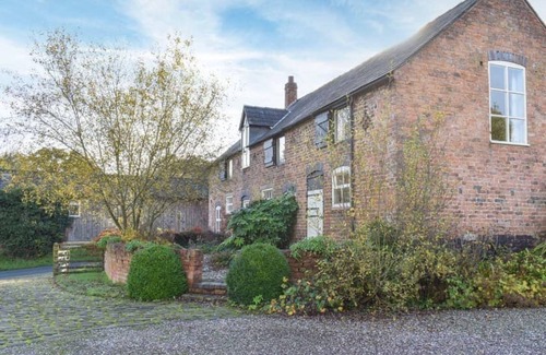 Malpas Cottage | Renovated Historic Cottage with Country Setting