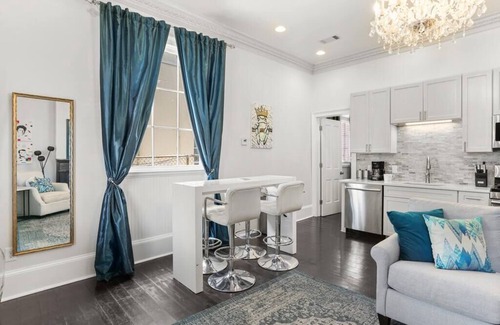 Faubourg Marigny Condo | Renovated Historic 2 Bedroom 2 Bath Condo