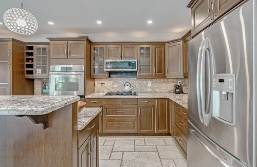 Burlington House | Renovated Home in Orchard Community Burlington, Ravine, 17 Minutes From Downtown