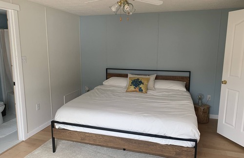 Blairmore Cottage | Renovated Home w/deck and private yard, 5 mins from Skihill, Pool, Biking Trails