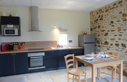 Cressanges Cottage | Renovated house for couple on farm with SPA