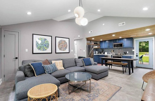 Lakeside House | Renovated House - Private Heated Pool Sleeps 10, tucked away, walkable to beach