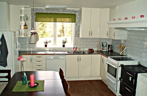 Holsbybrunn Cottage | Renovated house, Sauna, pond, lake, boat, fishing, WiFi