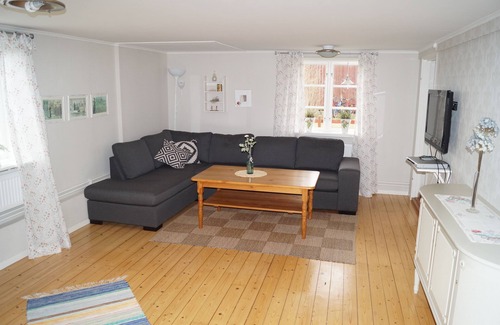 Holsbybrunn Cottage | Renovated house, Sauna, pond, lake, boat, fishing, WiFi
