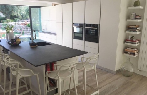 Le Rouret House | Renovated house with pool, spa and large terrace in a quiet location