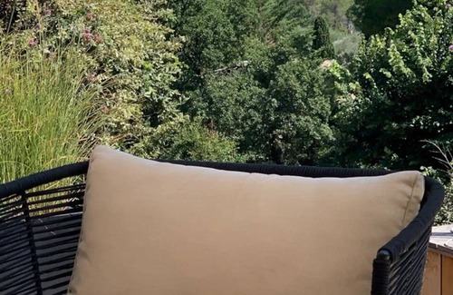 Le Rouret House | Renovated house with pool, spa and large terrace in a quiet location