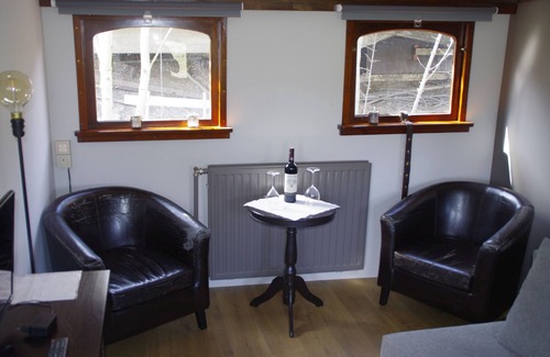 Rooigem Boat Rental | Renovated Houseboat in the Center of Ghent (Captain's Room)