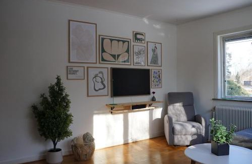 Klavrestrom House | Renovated Lake view Retreat with Kayaks & Big Garden