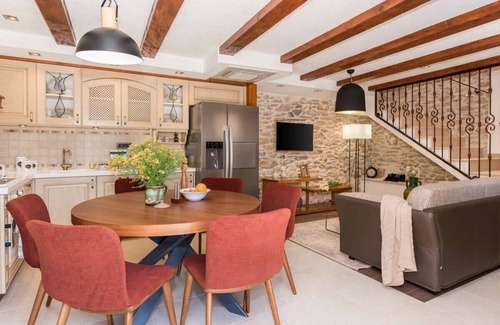 Bicine Villa | Renovated Luxury Styled Villa With Amazing Pool