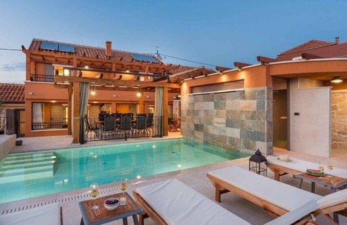 Bicine Villa | Renovated Luxury Styled Villa With Amazing Pool