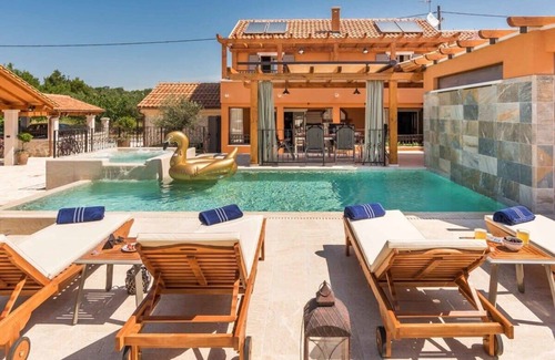 Bicine Villa | Renovated Luxury Styled Villa With Amazing Pool