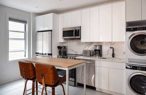 Greenpoint Hotel | Renovated Luxury Three Bedroom Greenpoint Condo!