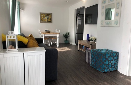 Devon Cottage | Renovated Milford Beach home by Charles Island/Silver Sands Pk