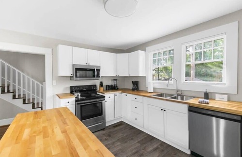 Birmingham House | Renovated! Mins to BHM CrossPlex-Central Park Chic