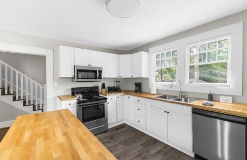 Birmingham House | Renovated Mins to BHM CrossPlex-Central Park Chic