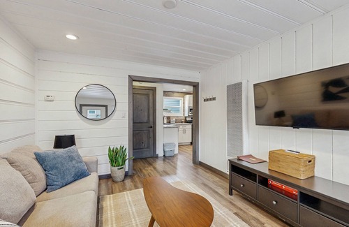 Lakeside Park Cabin | Renovated Modern Retreat with Hot Tub | Walk to Lakeside Beach & Gondola