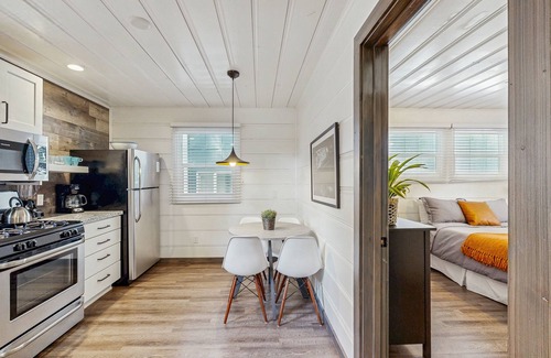 Lakeside Park Cabin | Renovated Modern Retreat with Hot Tub | Walk to Lakeside Beach & Gondola
