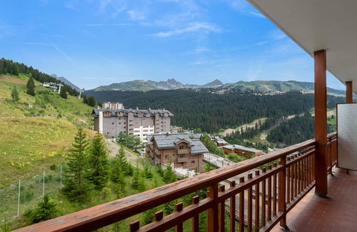 Courchevel Apartment | Renovated modern apartment with direct access to slopes and balcony in Courchevel