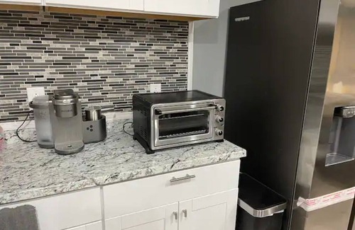 North Chesterfield House | Renovated Modern Stylish “Vibrant” 4bdrm Home