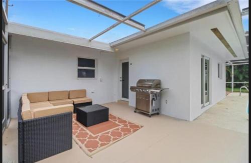 Lochmoor Waterway Estates House | Renovated Modern Home with Big Pool & Ocean Access