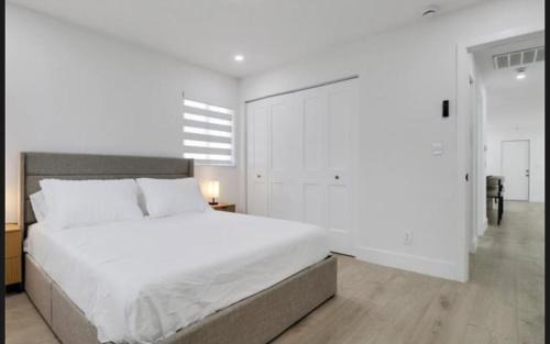 Lochmoor Waterway Estates House | Renovated Modern Home with Big Pool & Ocean Access