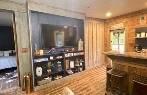 Montalba Cabin | Renovated Montalba Post Office rich with history and rustic charm.