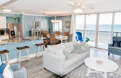 Fort Walton Beach Condo | Renovated oceanfront penthouse condo - direct beach access!