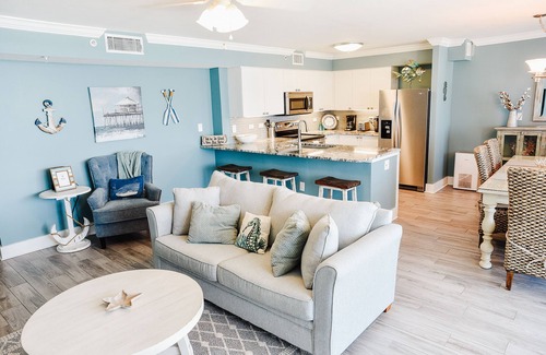 Fort Walton Beach Condo | Renovated oceanfront penthouse condo - direct beach access!