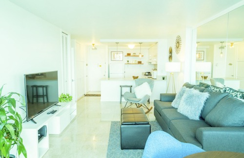 Waikiki Condo | Renovated Ocean Front 1 Bedroom! Ilikai Marina (IM92)