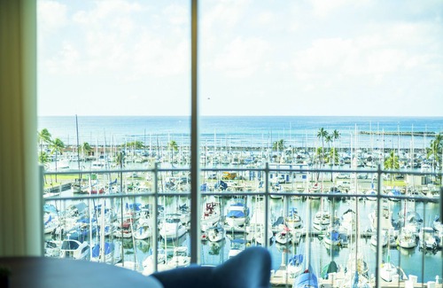Waikiki Condo | Renovated Ocean Front 1 Bedroom! Ilikai Marina (IM92)
