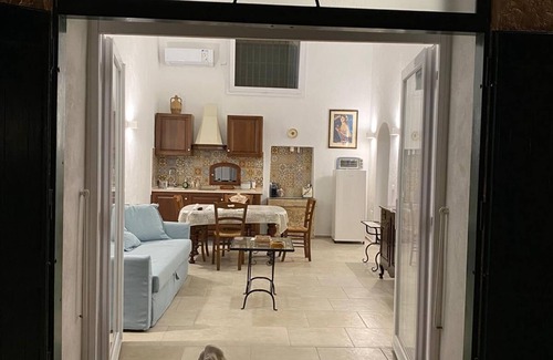 Corato House | Renovated old farmhouse among olive trees and vineyards with outdoor hot tub