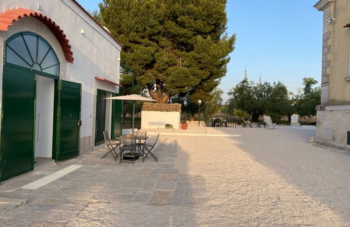 Corato House | Renovated old farmhouse among olive trees and vineyards with outdoor hot tub