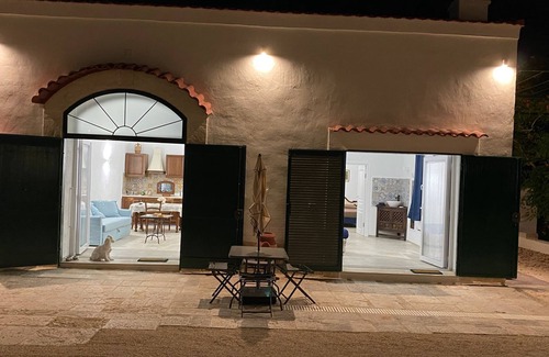 Corato House | Renovated old farmhouse among olive trees and vineyards with outdoor hot tub