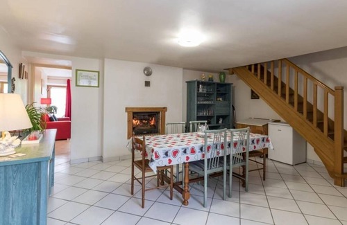Brotte-les-Ray Cottage | Renovated old house with pool in Brotte-lès-Ray