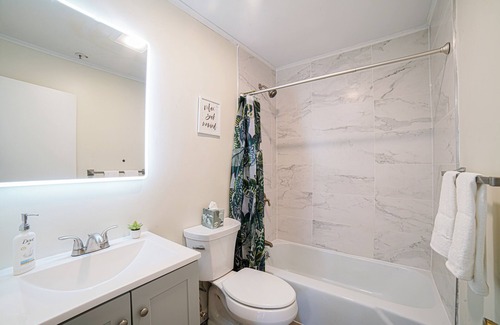 Falmouth Apartment | Renovated One Bedroom in Falmouth Downtown close to the beach