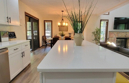 East Stroudsburg House | Renovated open-Concept Pocono Home Game Room, Walk to Pool, Tennis Close to All