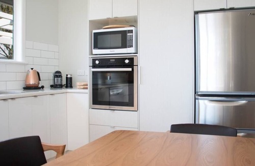 Owhata House | Renovated perfection next to Redwoods now 30% off