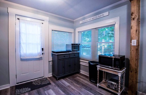 Nashville Cottage | Renovated, pet-friendly, near Nashville.