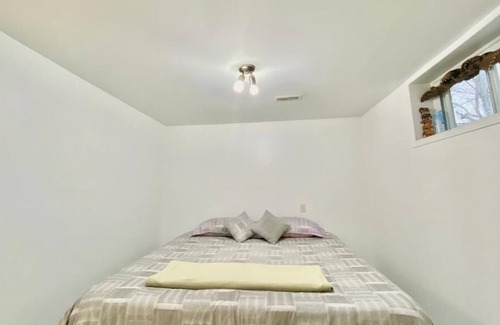 Downtown Gatineau House | Renovated Private Apartment near Ottawa - Clean & Quiet