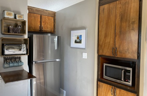 Gulf Breeze Apartment | Renovated Private Unit, Patio, Private yard, Shared Pool 90 Minimum Stay