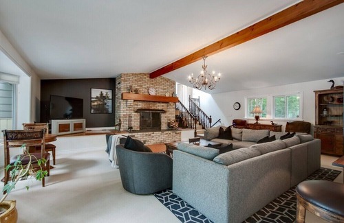 Bracebridge Cottage | Renovated Retreat:10ppl-Lakefront-Sauna-Kayaks