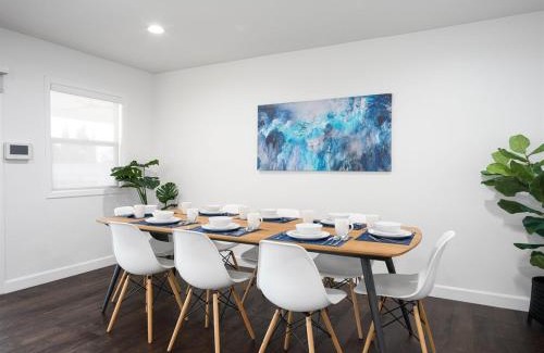 Tustin House | Renovated Retreat 4BR Oasis w Pool and Pool Table