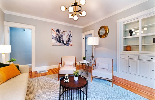 Dorchester Apartment | Renovated Retreat /Near JFK station
