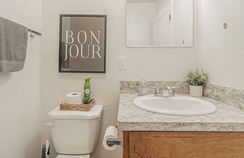 Rexburg Condo | Renovated Rexburg home 85mins to Yellowstone!