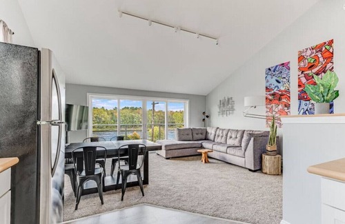 Milford Apartment | Renovated Riverfront 4 BD | Sleeps 8 | Parking