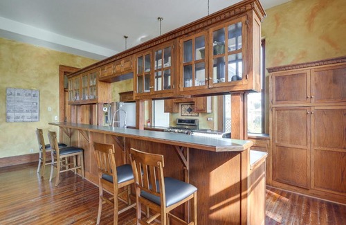 Florence House | Renovated Schoolhouse with Piano and Private Deck!
